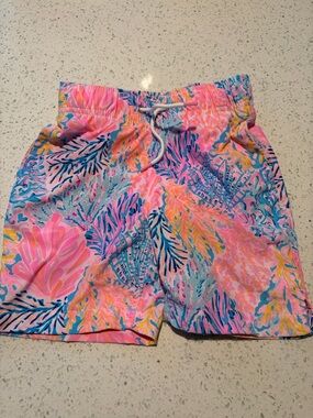 Lilly Pulitzer boys Tropical Coral-Print swim trunk XS (size 2-3)